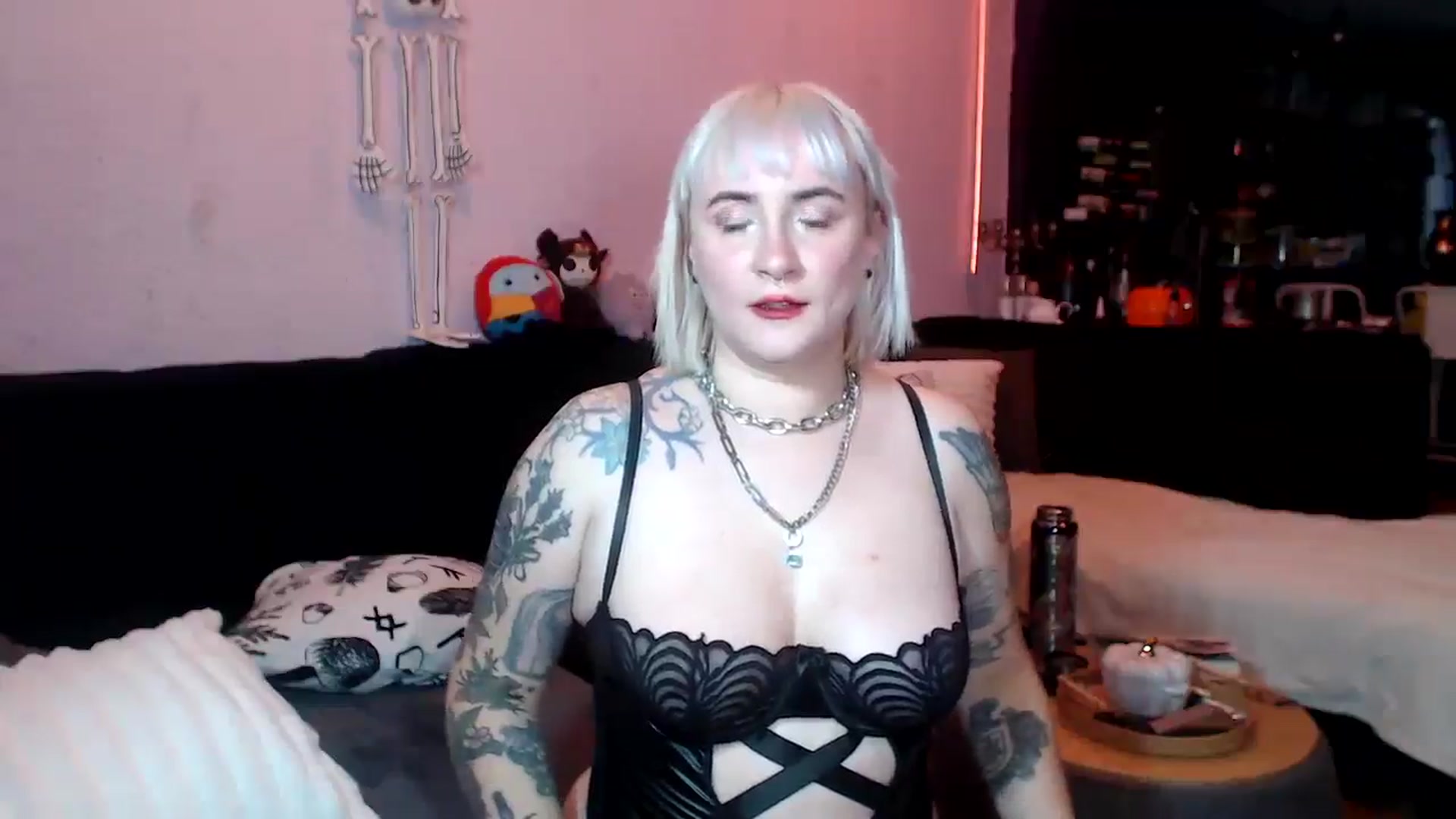 Gallery image thumbnail from AxeHallow's myfreecams stream on, 04/05/2025, 24:41 image 7 of 20
