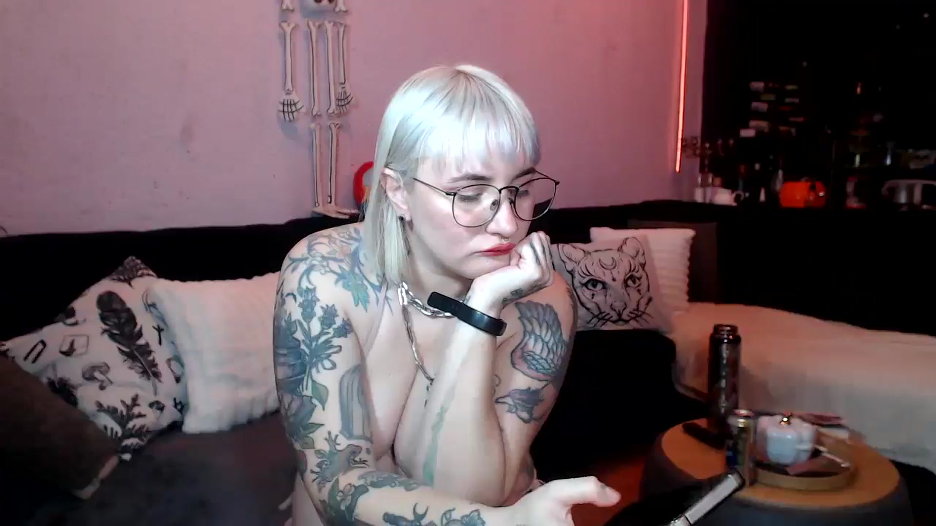 Gallery image thumbnail from AxeHallow's myfreecams stream on, 04/05/2025, 01:27 image 18 of 20