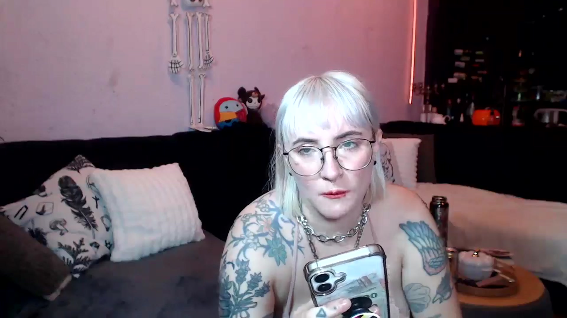 Gallery image thumbnail from AxeHallow's myfreecams stream on, 04/05/2025, 01:27 image 14 of 20