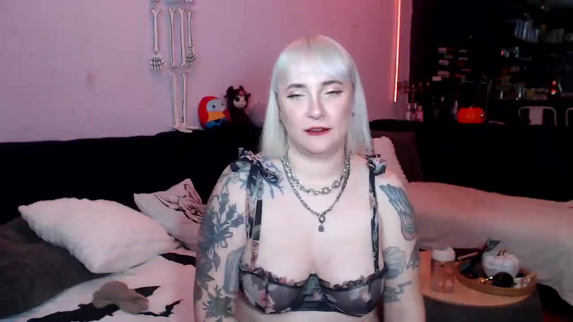 Gallery image thumbnail from AxeHallow's myfreecams stream on, 04/09/2025, 24:09 image 2 of 20