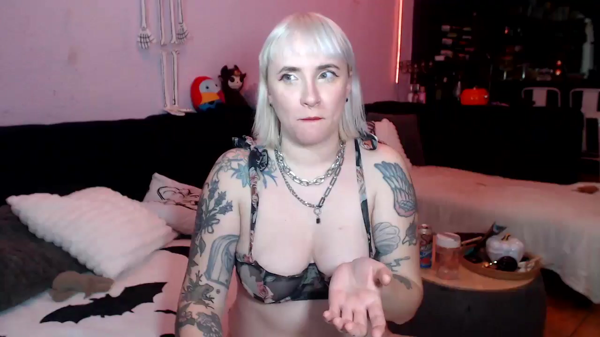 Gallery image thumbnail from AxeHallow's myfreecams stream on, 04/09/2025, 24:09 image 19 of 20