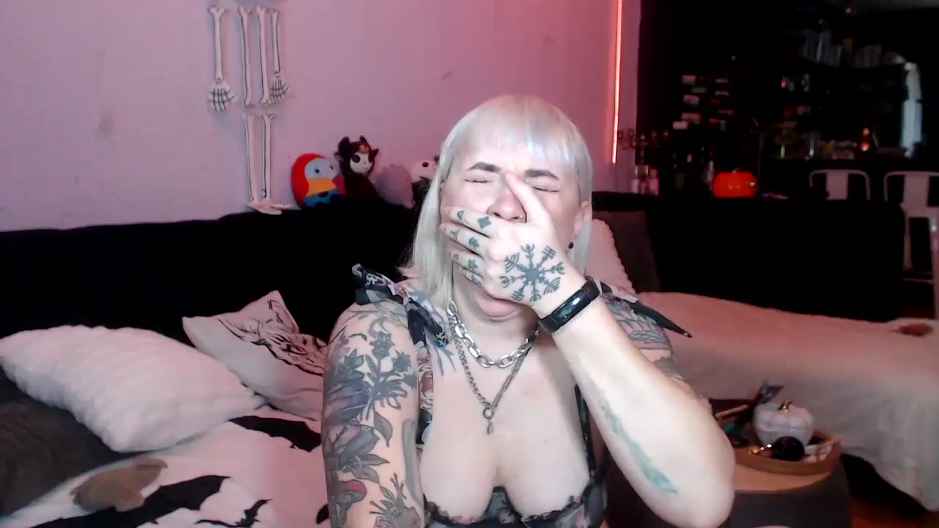 Gallery image thumbnail from AxeHallow's myfreecams stream on, 04/09/2025, 24:09 image 7 of 20