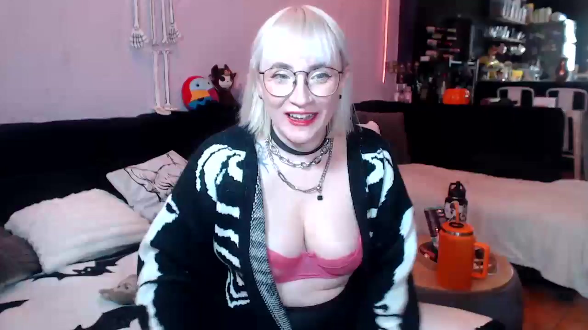 Gallery image thumbnail from AxeHallow's myfreecams stream on, 04/12/2025, 21:22 image 1 of 20