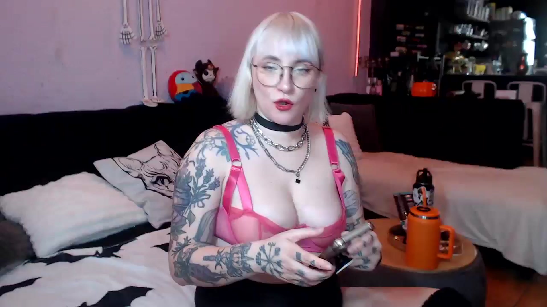 Gallery image thumbnail from AxeHallow's myfreecams stream on, 04/12/2025, 21:22 image 18 of 20