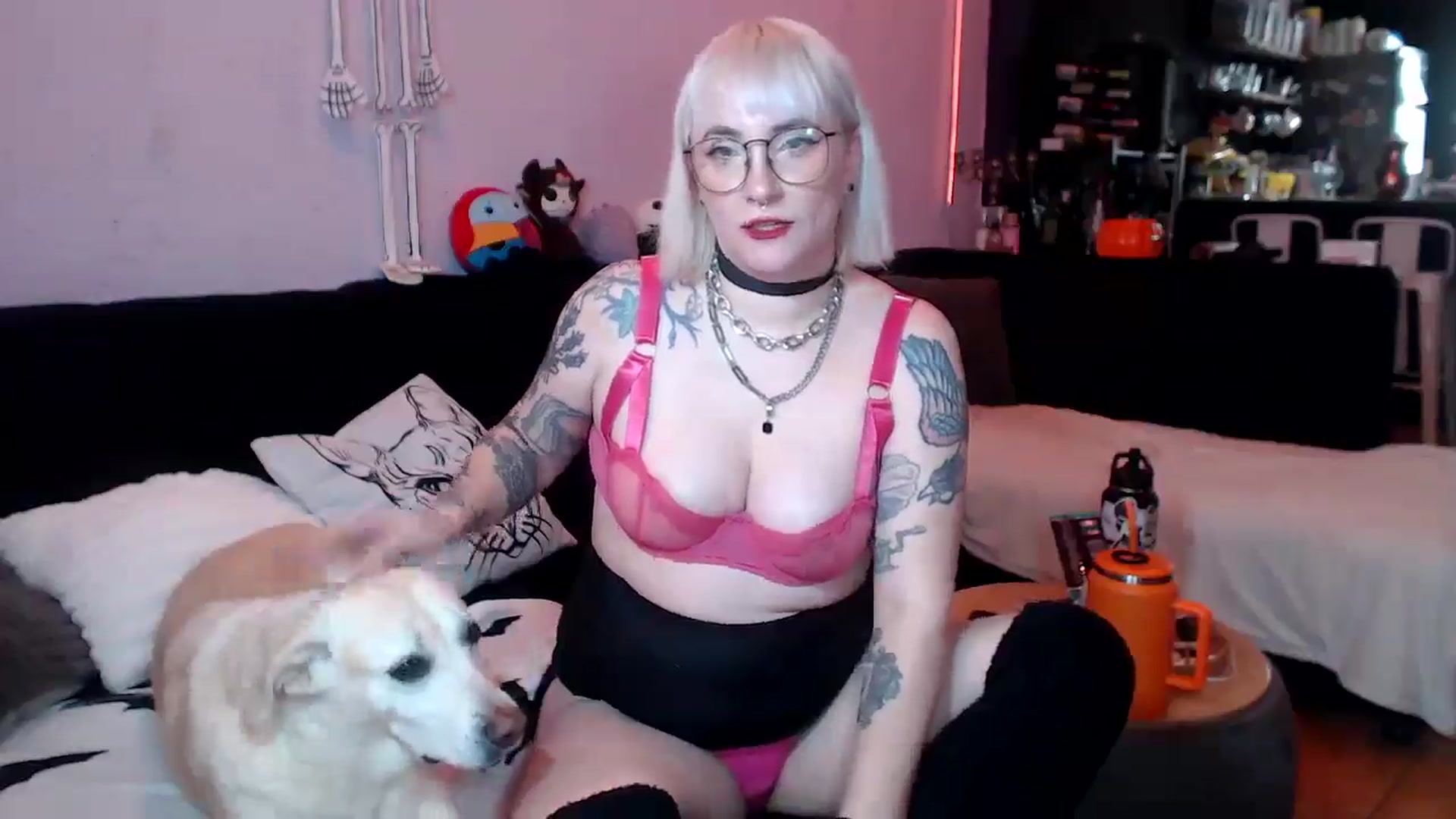 Gallery image thumbnail from AxeHallow's myfreecams stream on, 04/12/2025, 21:22 image 7 of 20