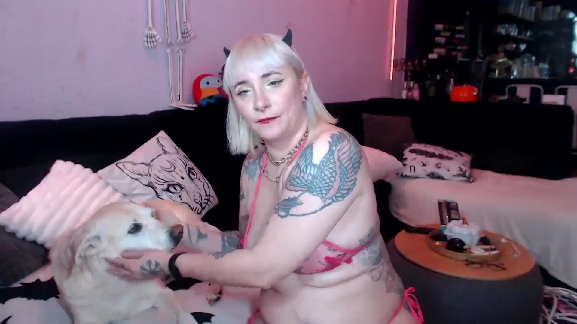 Gallery image thumbnail from AxeHallow's myfreecams stream on, 04/15/2025, 21:58 image 17 of 20