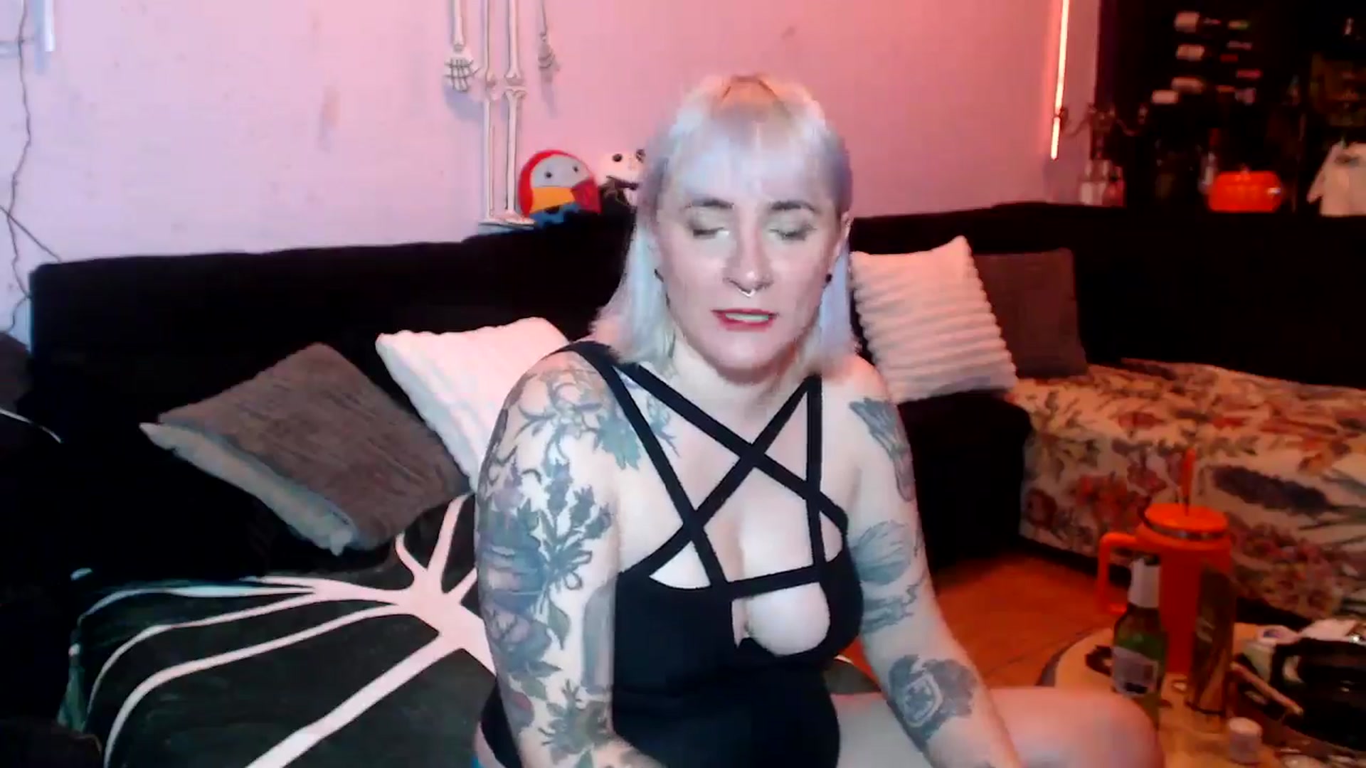Gallery image thumbnail from AxeHallow's myfreecams stream on, 04/30/2025, 01:00 image 11 of 20