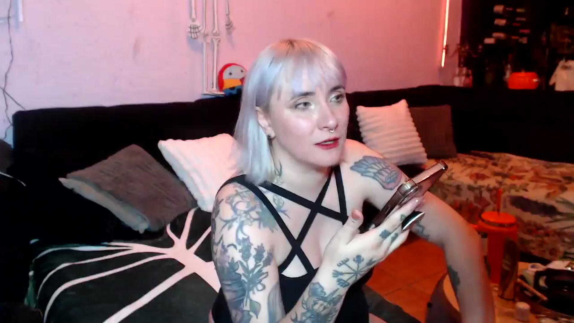 Gallery image thumbnail from AxeHallow's myfreecams stream on, 04/30/2025, 01:00 image 14 of 20