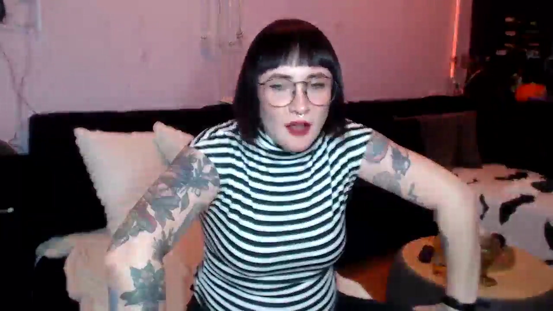 Gallery image thumbnail from AxeHallow's myfreecams stream on, 05/16/2025, 22:54 image 12 of 20