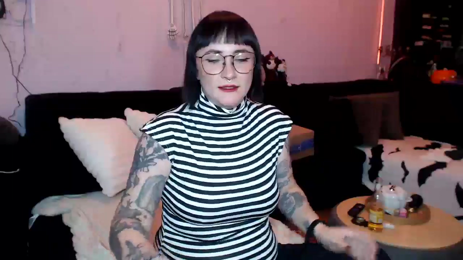 Gallery image thumbnail from AxeHallow's myfreecams stream on, 05/16/2025, 22:54 image 16 of 20