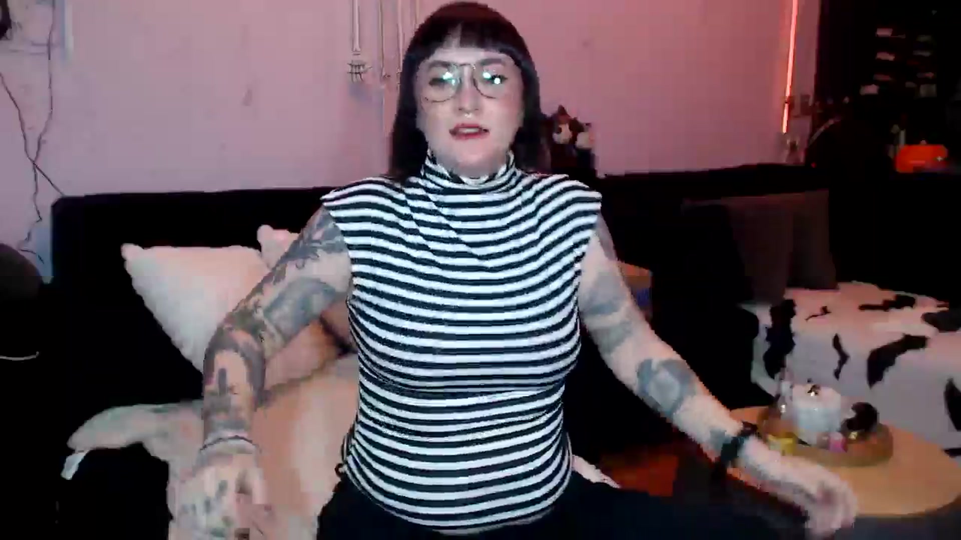 Gallery image thumbnail from AxeHallow's myfreecams stream on, 05/16/2025, 22:54 image 17 of 20