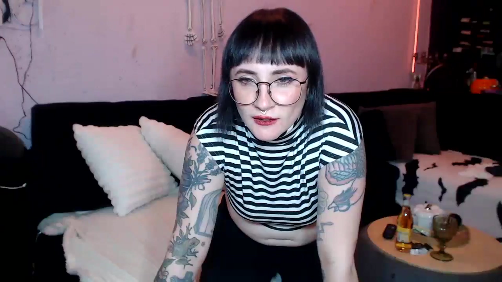 Gallery image thumbnail from AxeHallow's myfreecams stream on, 05/16/2025, 22:54 image 13 of 20