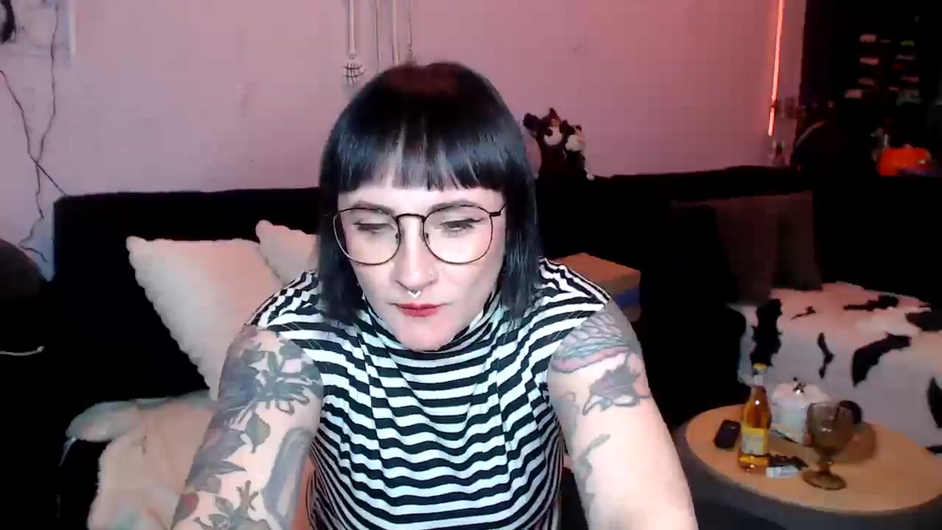 Gallery image thumbnail from AxeHallow's myfreecams stream on, 05/16/2025, 22:54 image 14 of 20