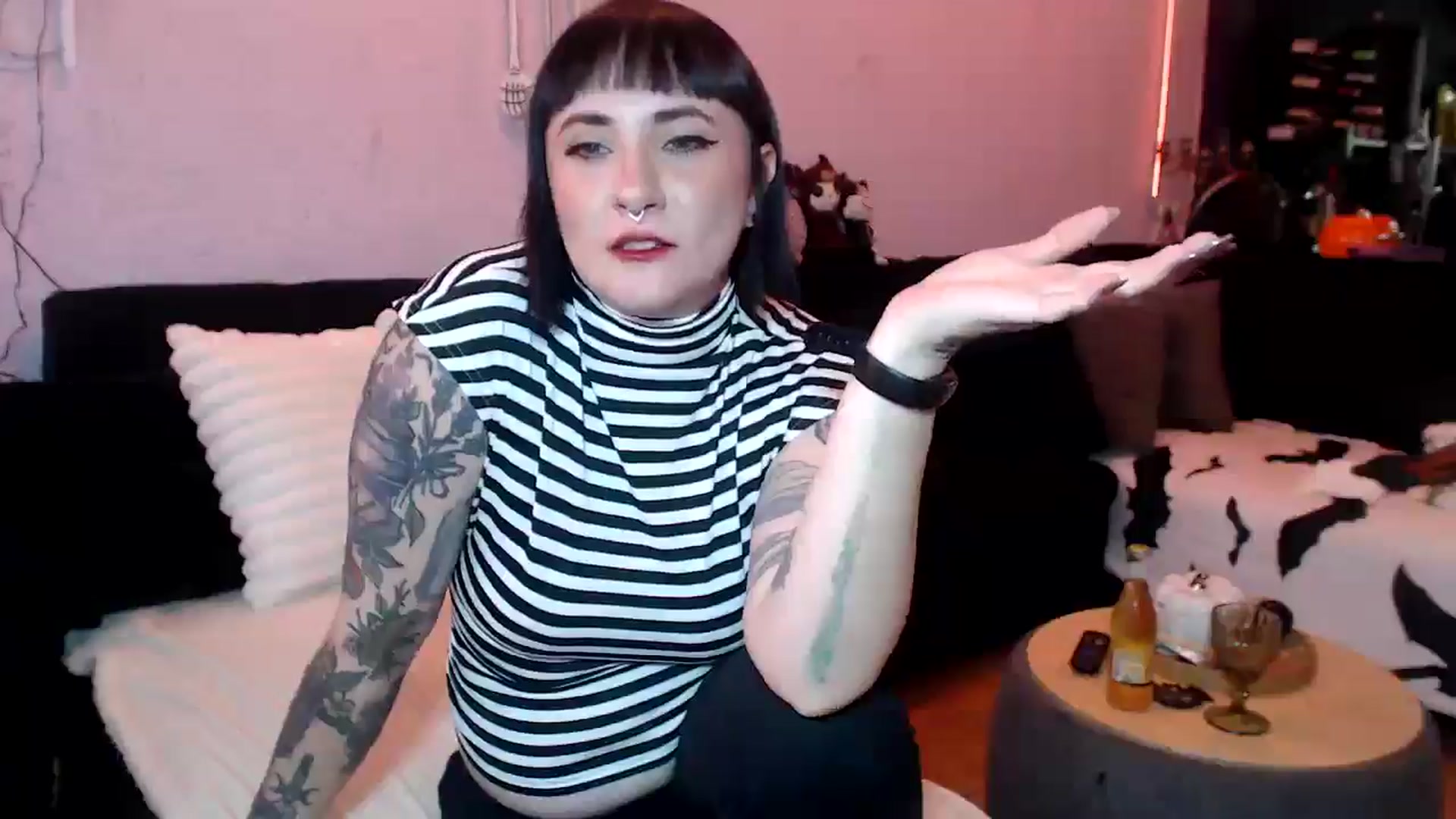 Gallery image thumbnail from AxeHallow's myfreecams stream on, 05/16/2025, 22:54 image 3 of 20
