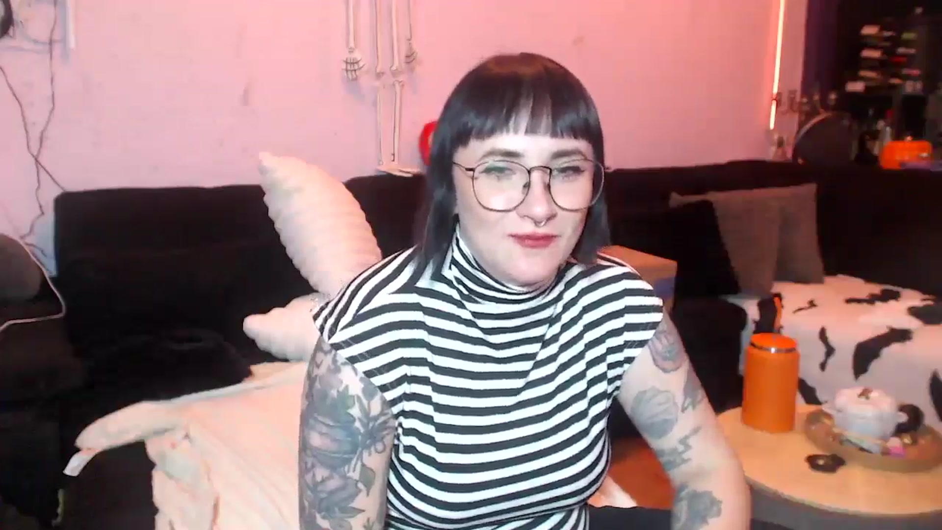 Gallery image thumbnail from AxeHallow's myfreecams stream on, 05/17/2025, 24:25 image 4 of 20