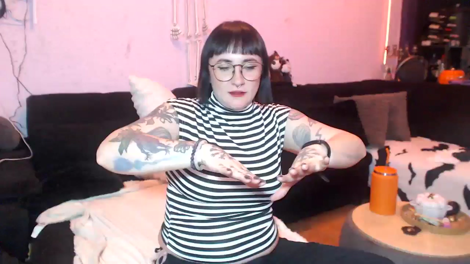 Gallery image thumbnail from AxeHallow's myfreecams stream on, 05/17/2025, 24:25 image 1 of 20