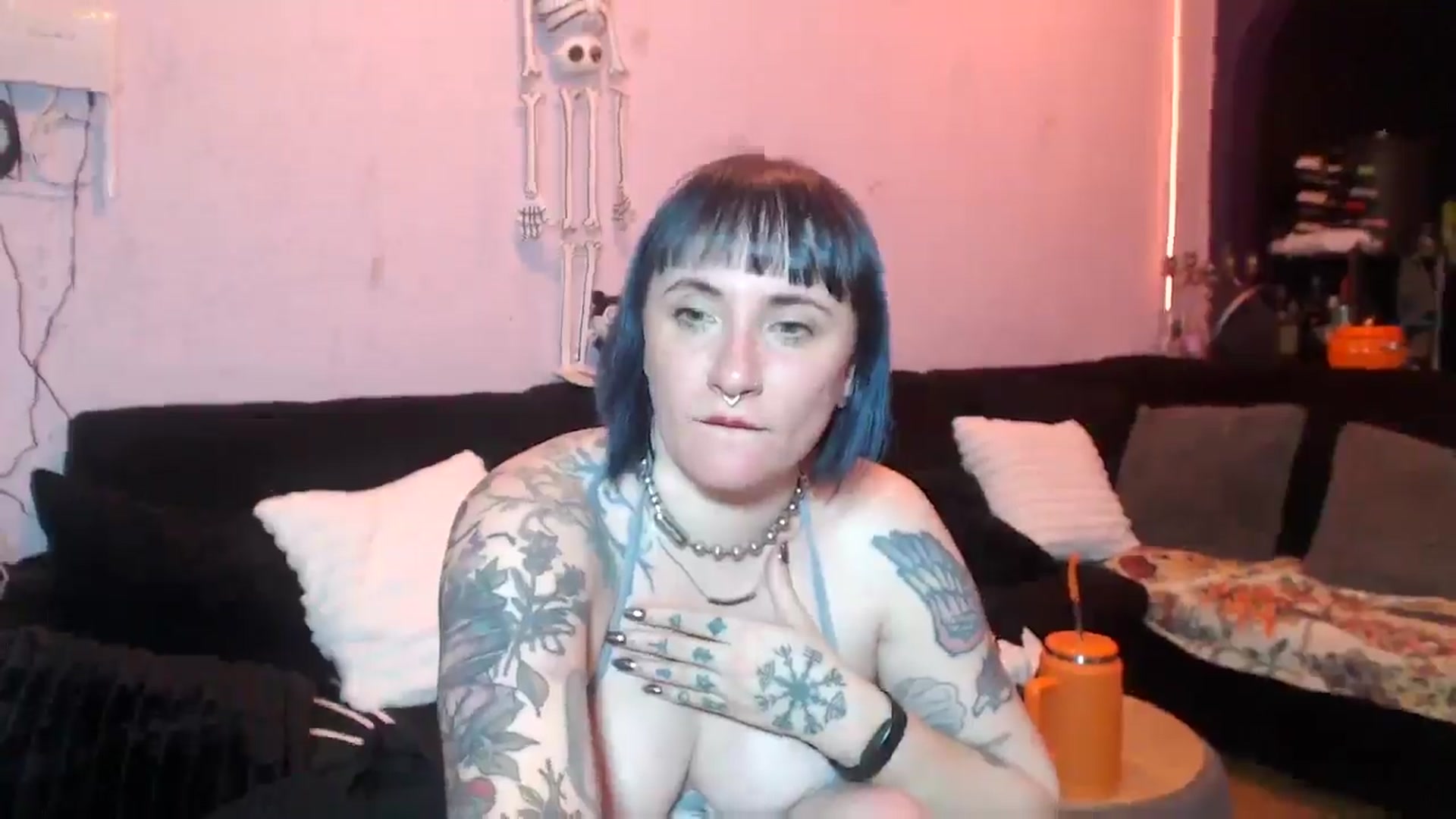 Gallery image thumbnail from AxeHallow's myfreecams stream on, 05/25/2025, 06:00 image 19 of 20