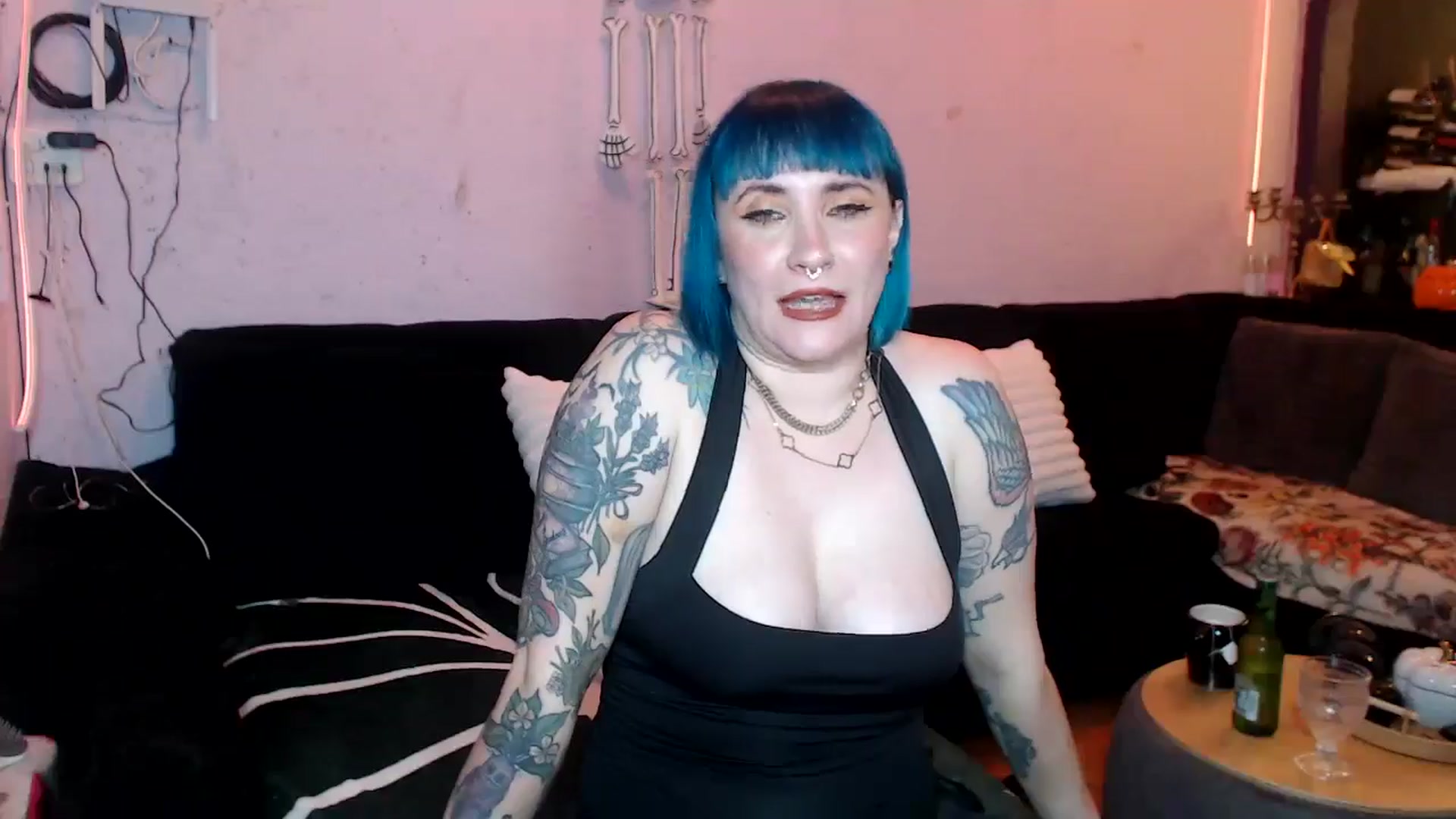 Gallery image thumbnail from AxeHallow's myfreecams stream on, 05/29/2025, 24:03 image 2 of 20