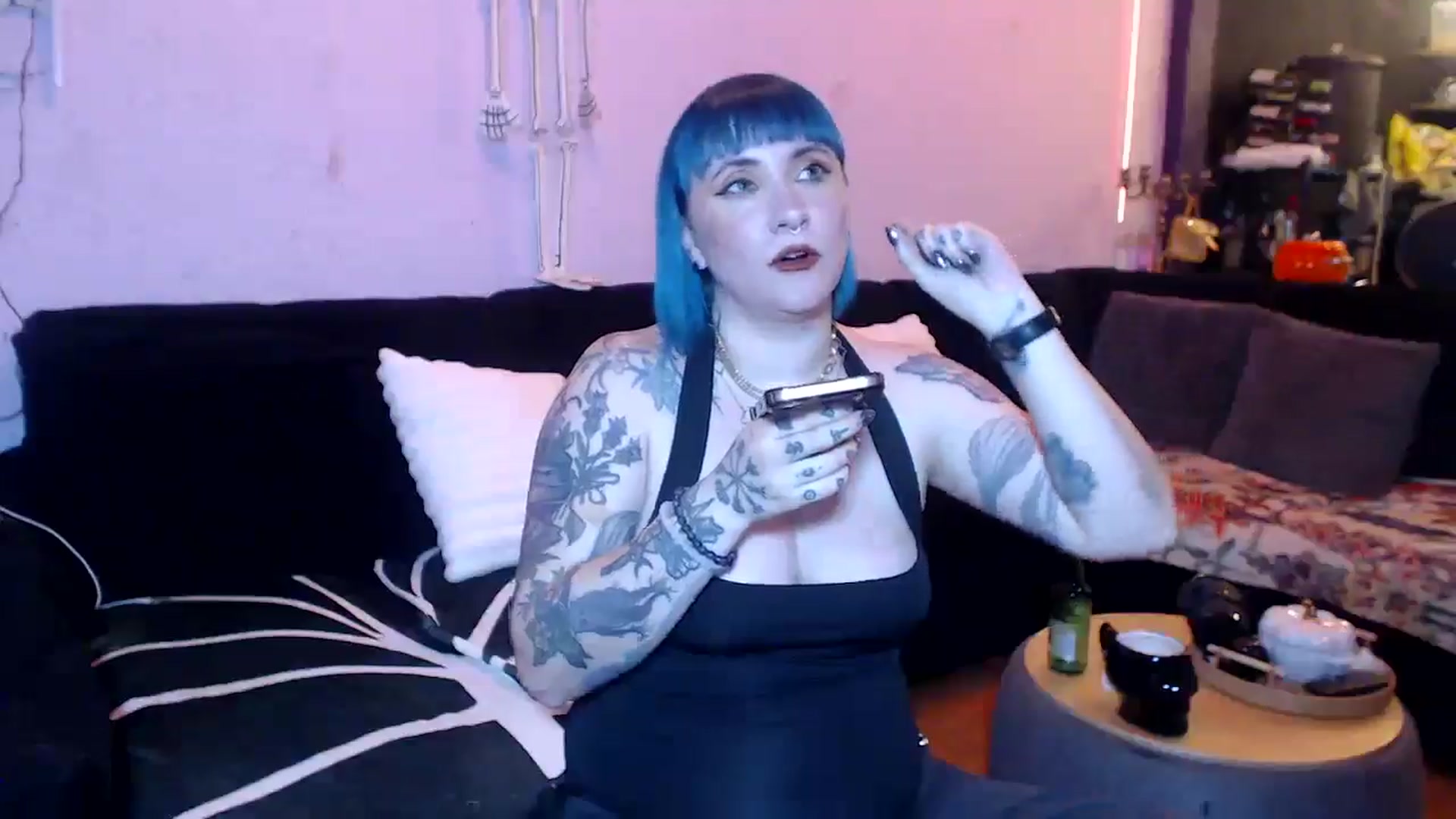 Gallery image thumbnail from AxeHallow's myfreecams stream on, 05/29/2025, 24:03 image 12 of 20