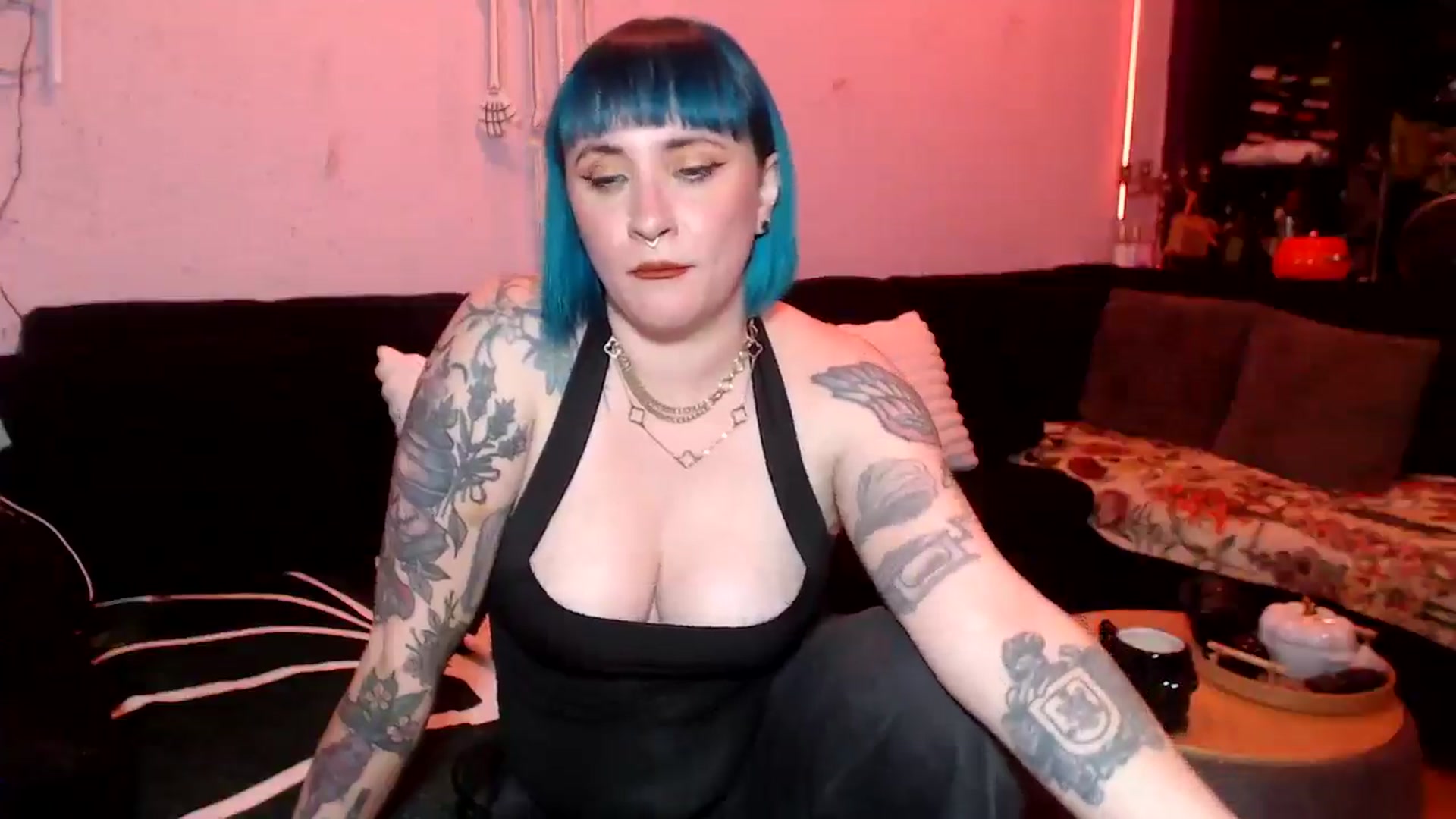Gallery image thumbnail from AxeHallow's myfreecams stream on, 05/29/2025, 24:03 image 18 of 20