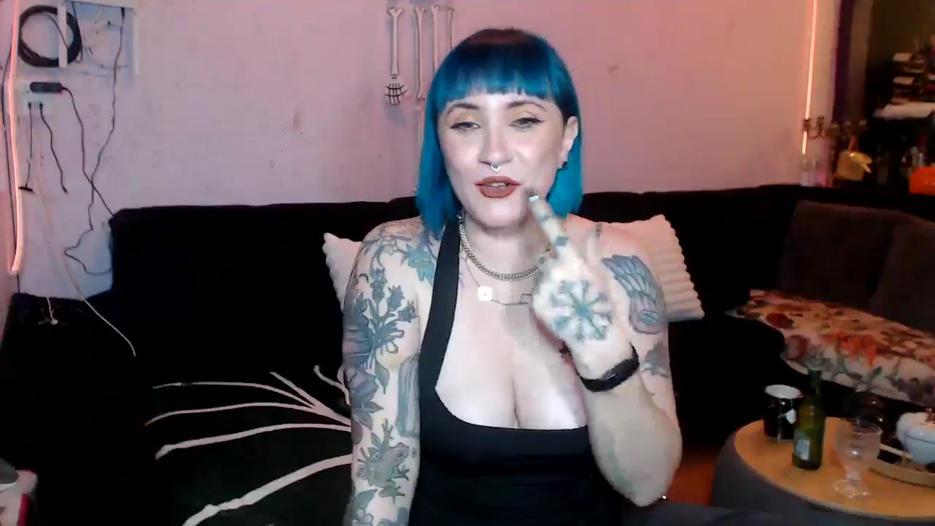 Gallery image thumbnail from AxeHallow's myfreecams stream on, 05/29/2025, 24:03 image 3 of 20