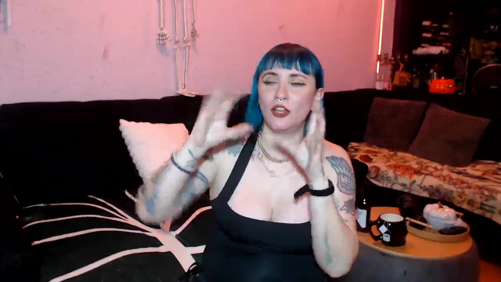 Gallery image thumbnail from AxeHallow's myfreecams stream on, 05/29/2025, 09:06 image 9 of 20