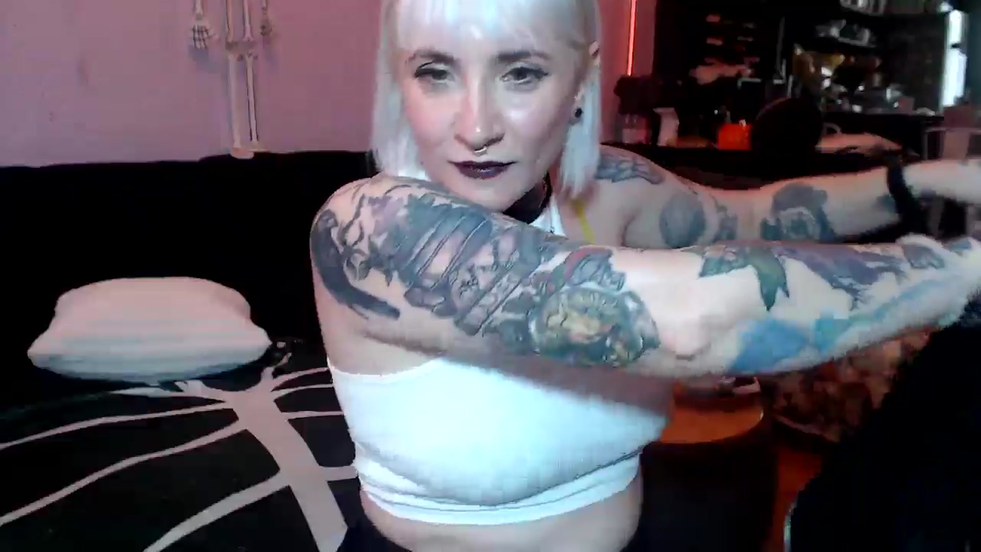 Gallery image thumbnail from AxeHallow's myfreecams stream on, 06/09/2025, 23:02 image 12 of 20