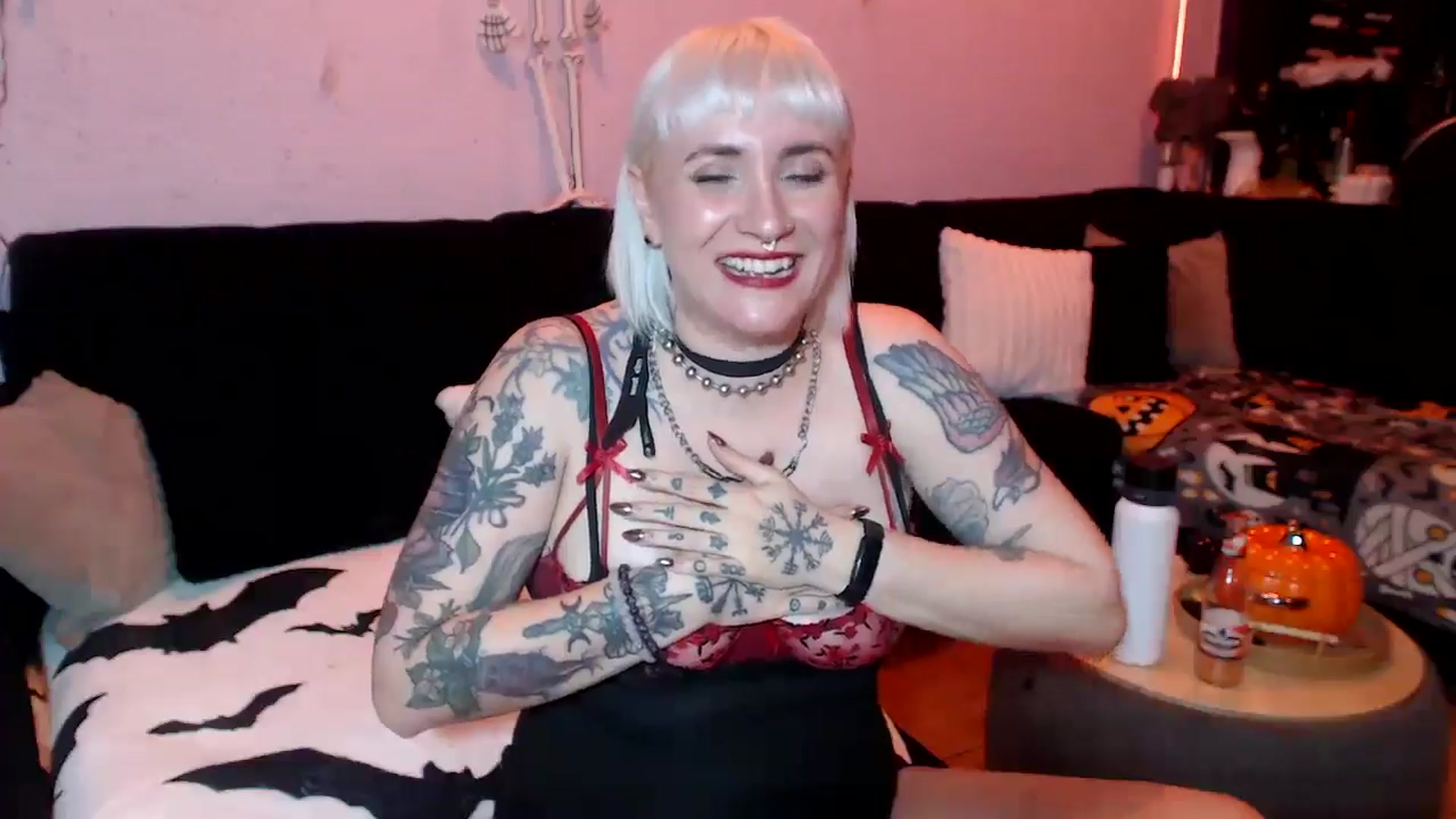 Gallery image thumbnail from AxeHallow's myfreecams stream on, 06/12/2025, 06:00 image 5 of 20