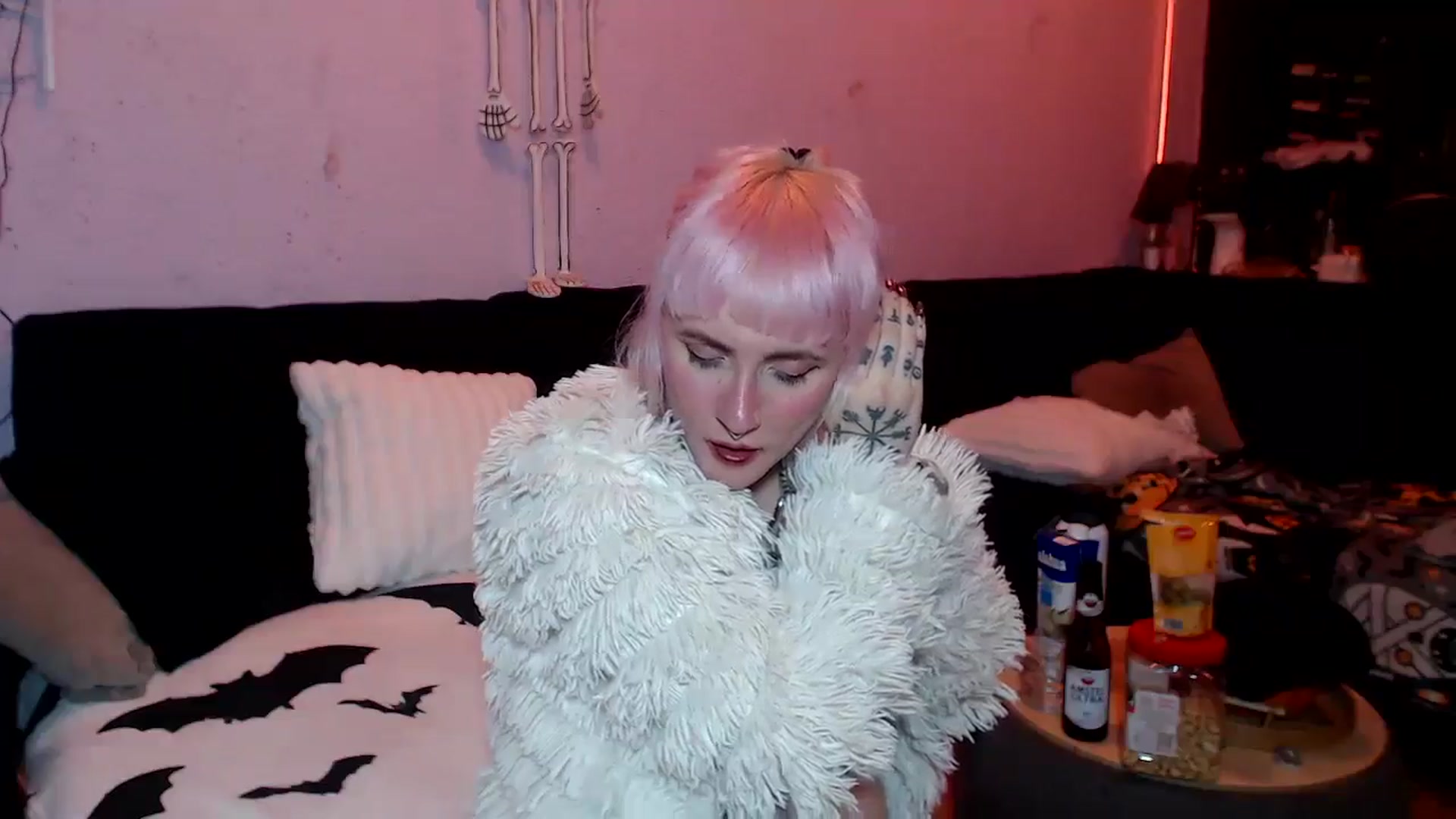 Gallery image thumbnail from AxeHallow's myfreecams stream on, 06/18/2025, 07:38 image 17 of 20