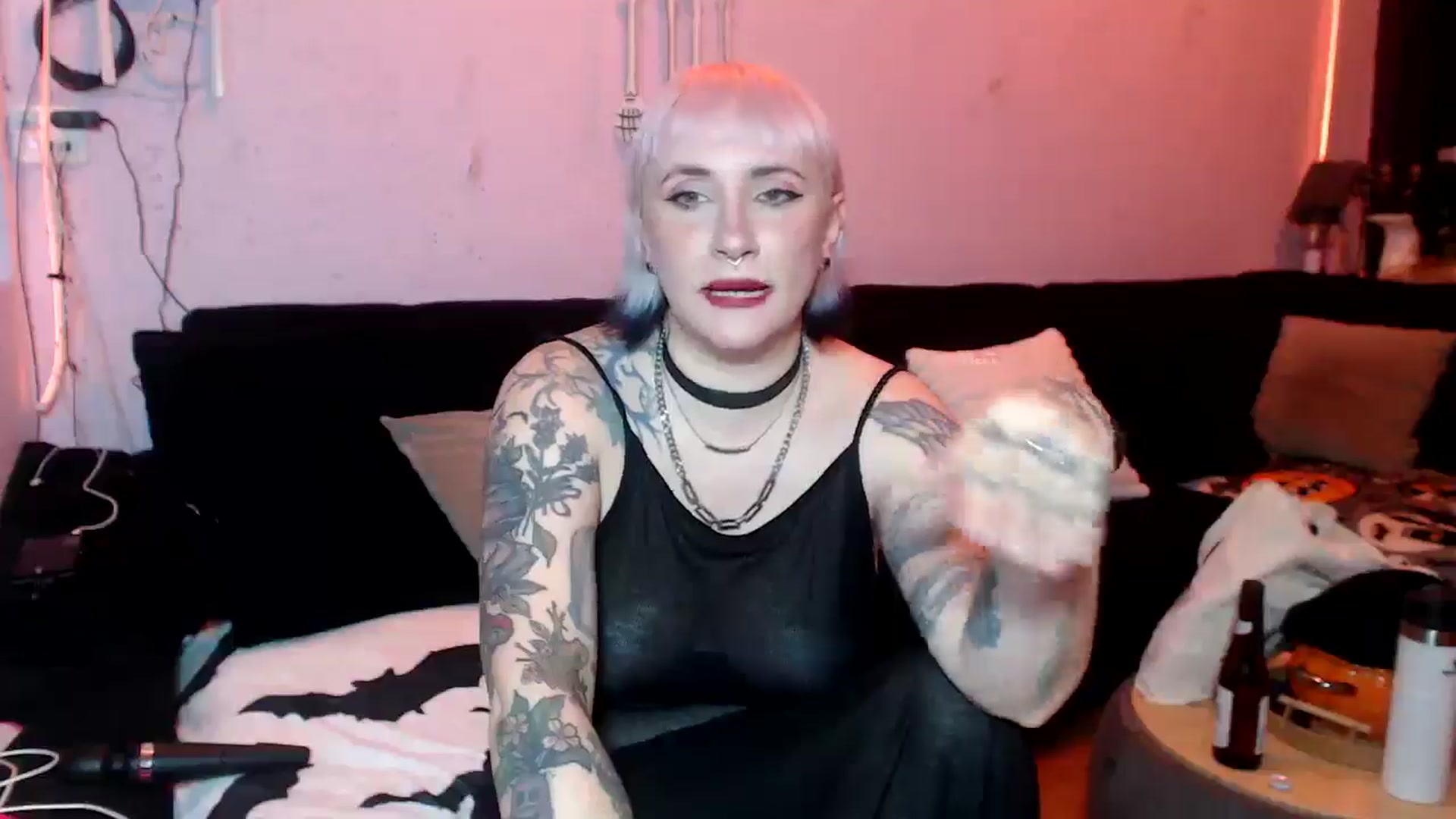 Gallery image thumbnail from AxeHallow's myfreecams stream on, 06/20/2025, 06:51 image 7 of 20