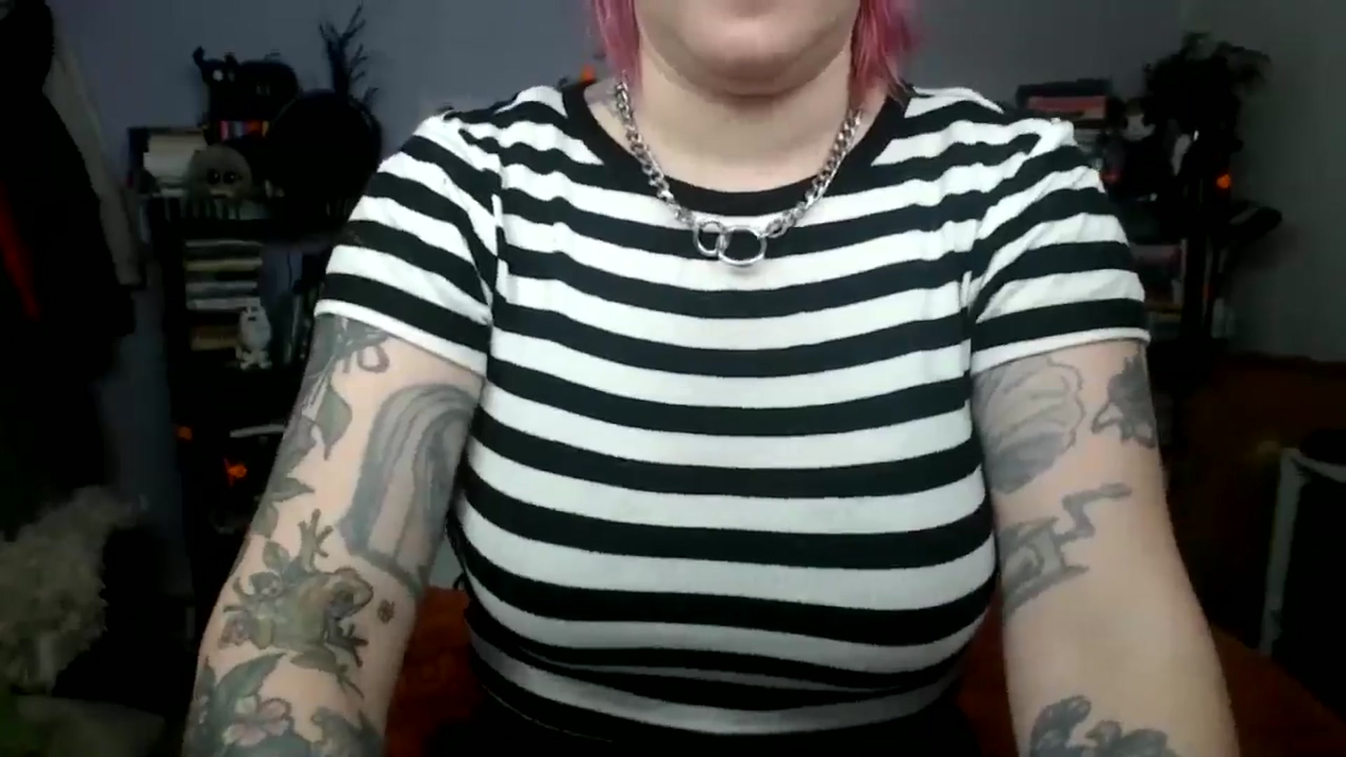 Gallery image thumbnail from AxeHallow's myfreecams stream on, 10/09/2025, 23:18 image 3 of 20