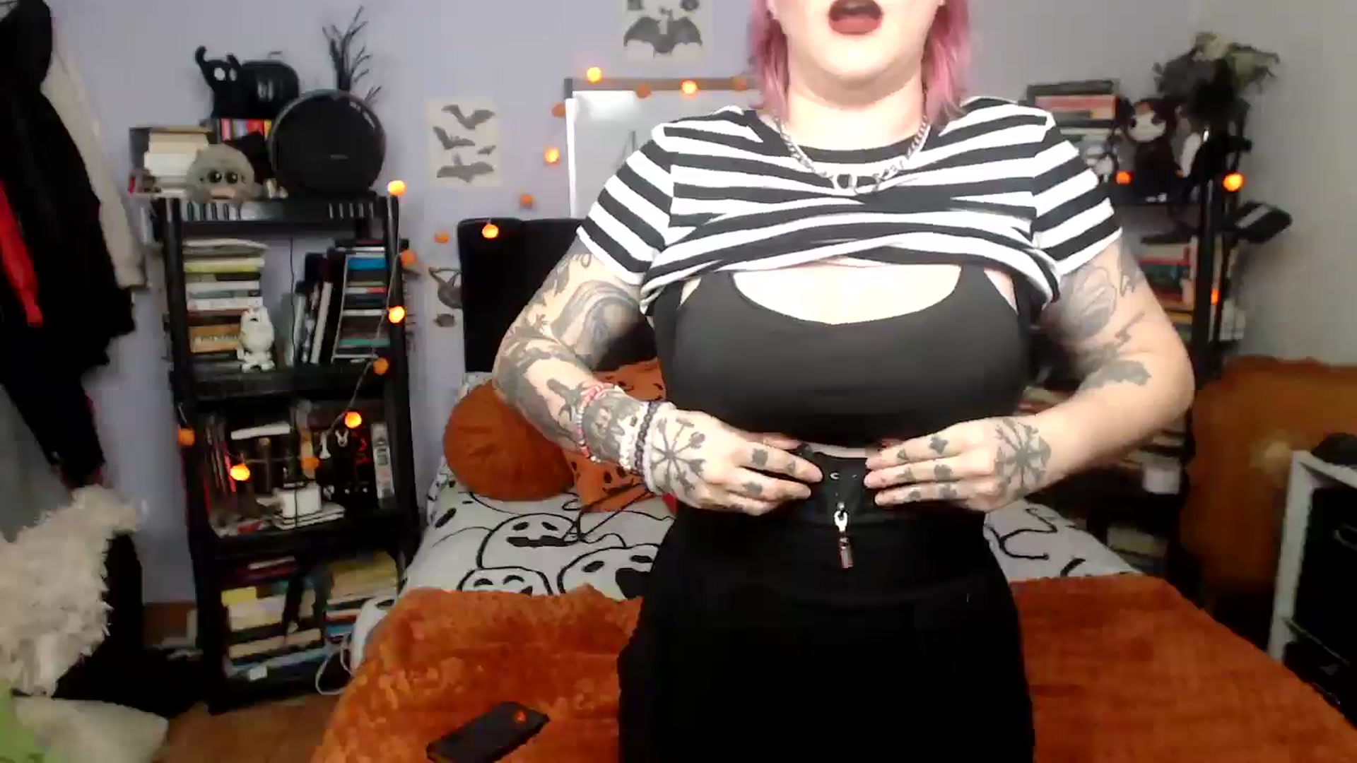 Gallery image thumbnail from AxeHallow's myfreecams stream on, 10/09/2025, 23:18 image 4 of 20