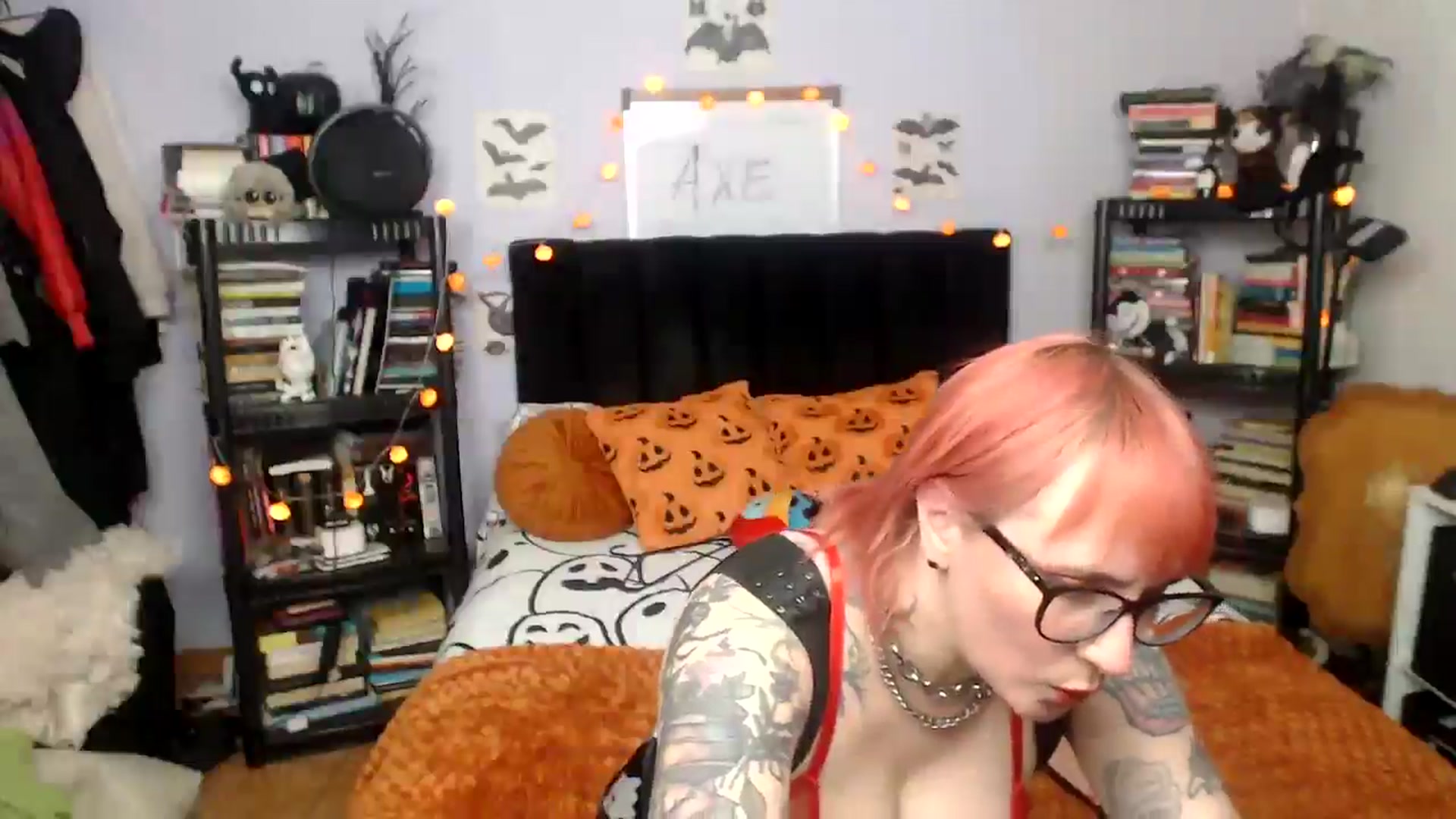 Gallery image thumbnail from AxeHallow's myfreecams stream on, 10/19/2025, 24:34 image 8 of 20
