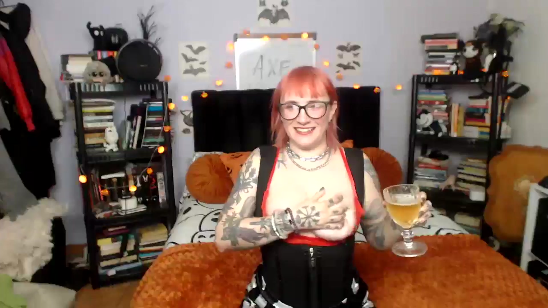 Gallery image thumbnail from AxeHallow's myfreecams stream on, 10/19/2025, 24:34 image 17 of 20