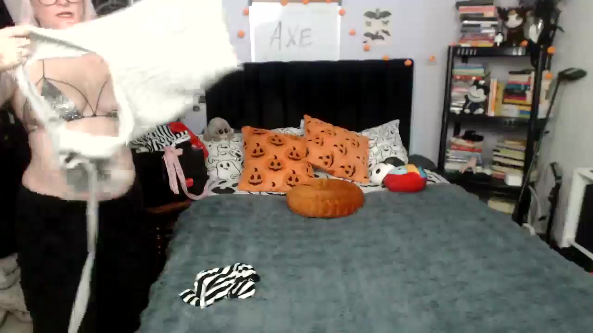 Gallery image thumbnail from AxeHallow's myfreecams stream on, 01/15/2026, 02:35 image 11 of 20