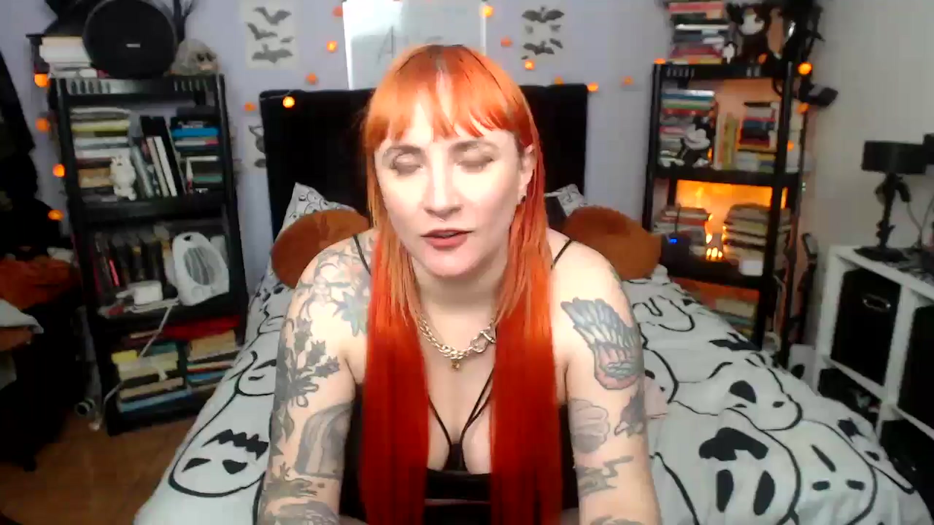 Gallery image thumbnail from AxeHallow's myfreecams stream on, 03/07/2026, 04:02 image 16 of 20