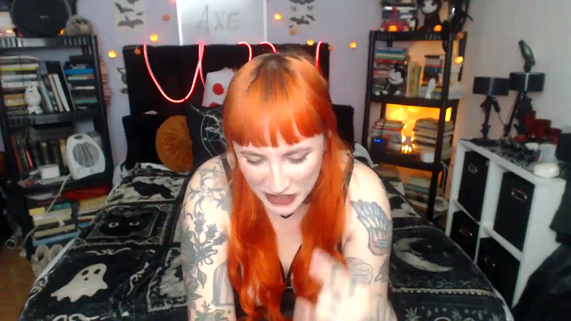 Gallery image thumbnail from AxeHallow's myfreecams stream on, 03/20/2026, 02:48 image 12 of 20