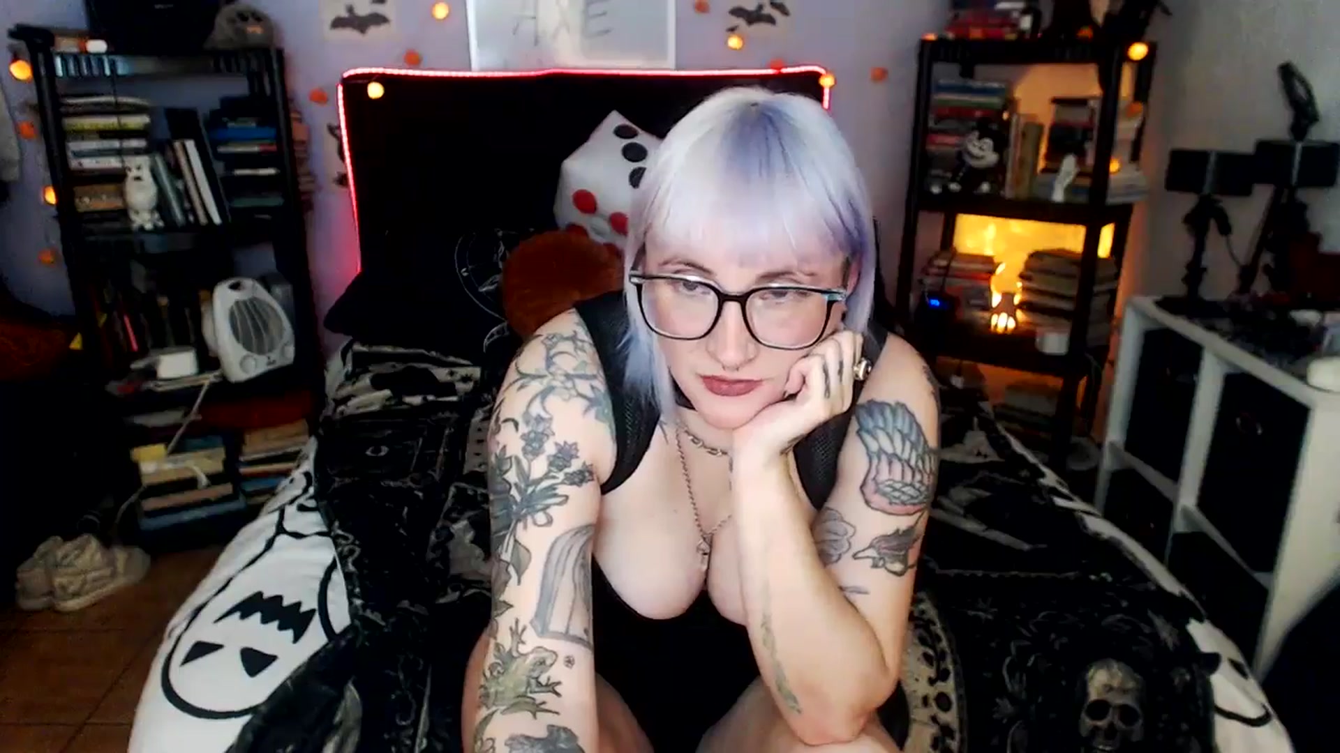 Gallery image thumbnail from AxeHallow's myfreecams stream on, 04/07/2026, 24:13 image 15 of 20