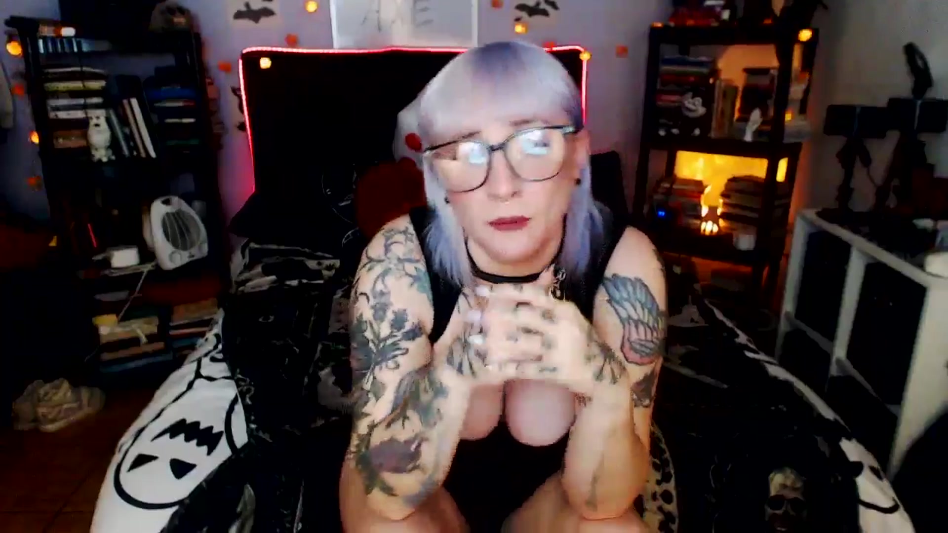 Gallery image thumbnail from AxeHallow's myfreecams stream on, 04/07/2026, 24:13 image 8 of 20