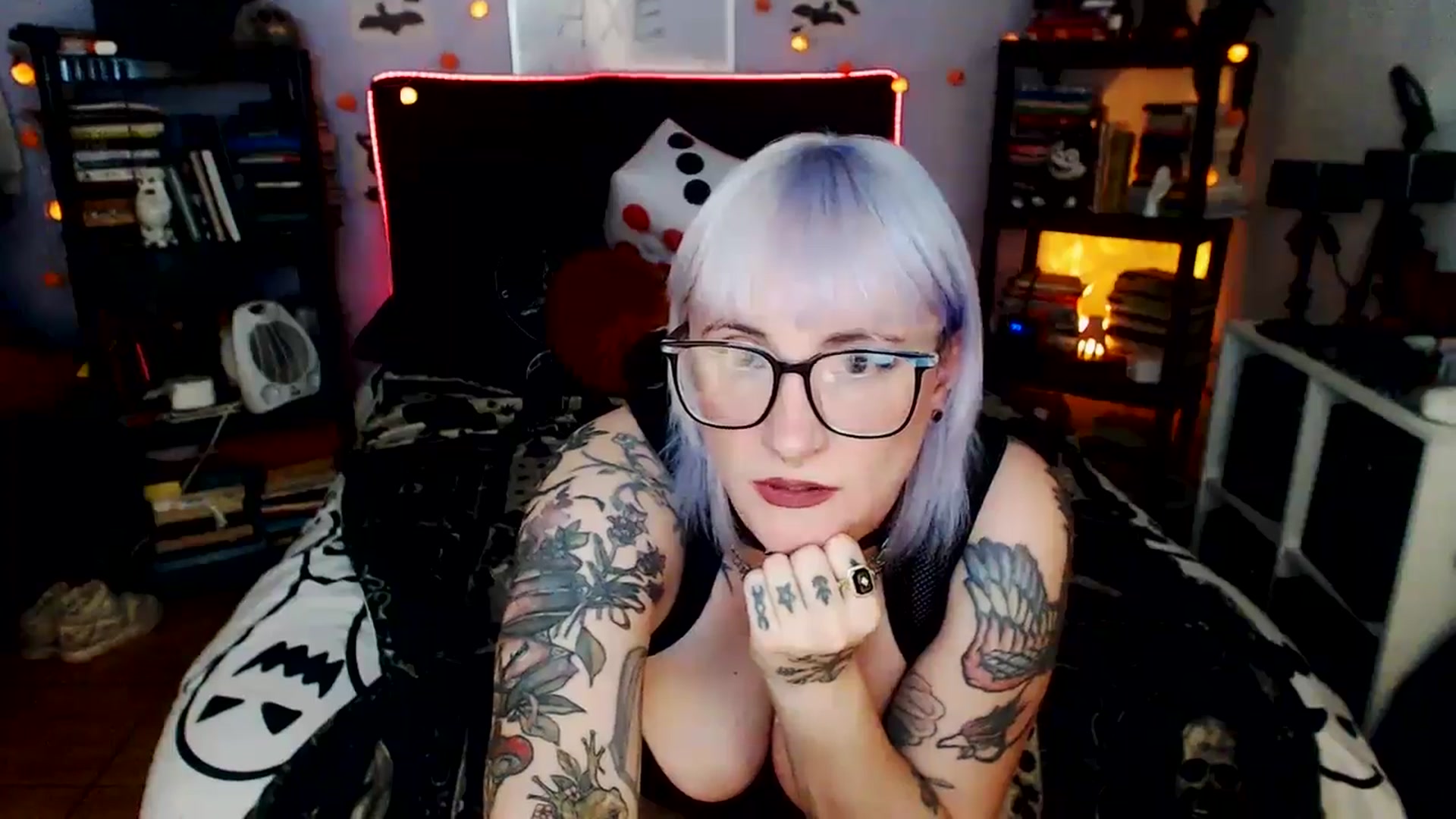 Gallery image thumbnail from AxeHallow's myfreecams stream on, 04/07/2026, 24:13 image 14 of 20