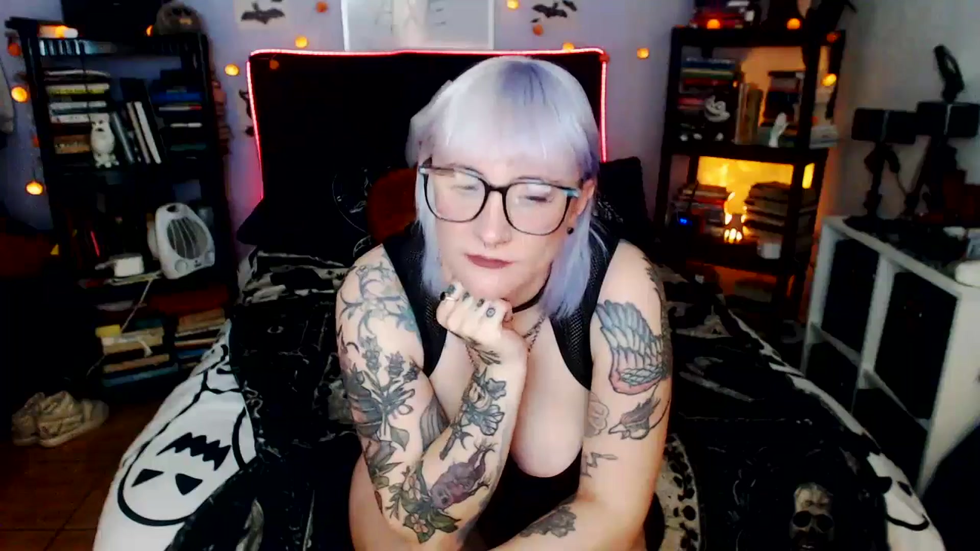 Gallery image thumbnail from AxeHallow's myfreecams stream on, 04/07/2026, 24:13 image 6 of 20