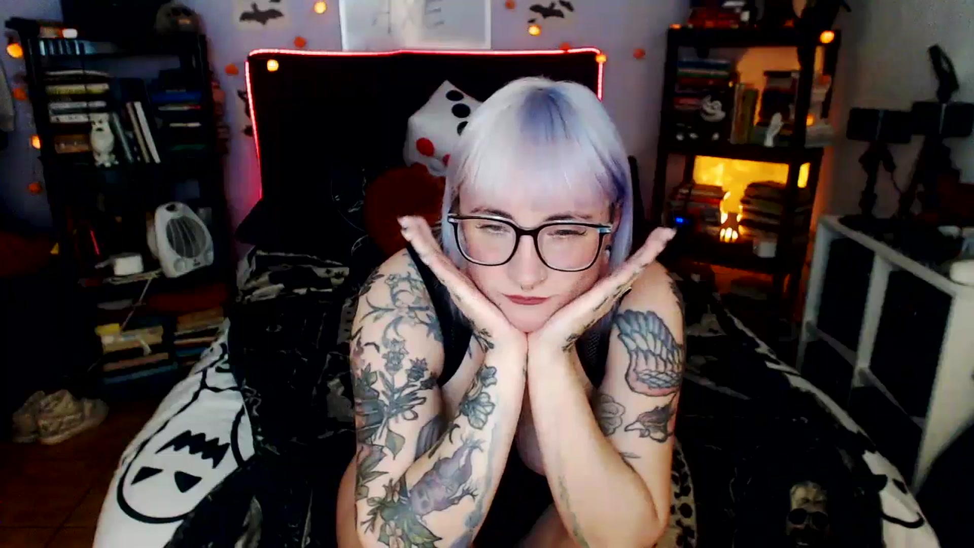 Gallery image thumbnail from AxeHallow's myfreecams stream on, 04/07/2026, 24:13 image 13 of 20