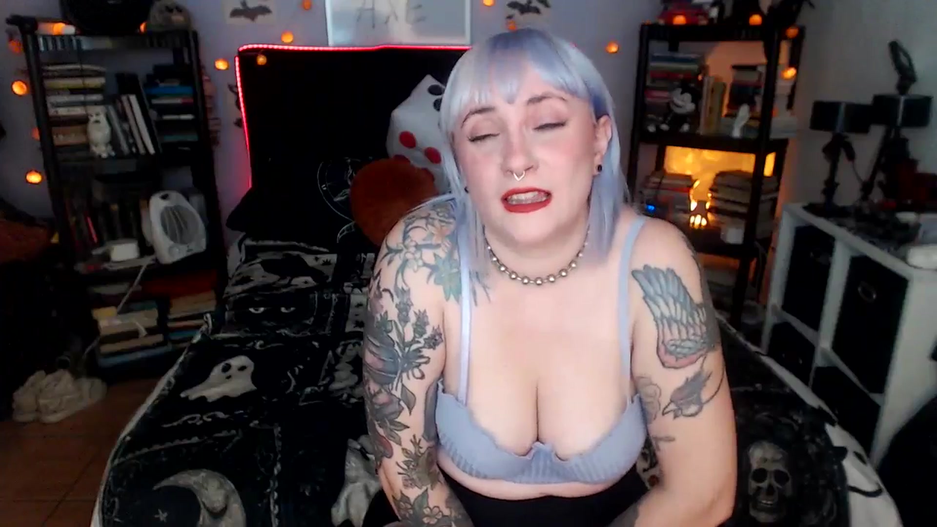 Gallery image thumbnail from AxeHallow's myfreecams stream on, 04/08/2026, 02:17 image 9 of 20