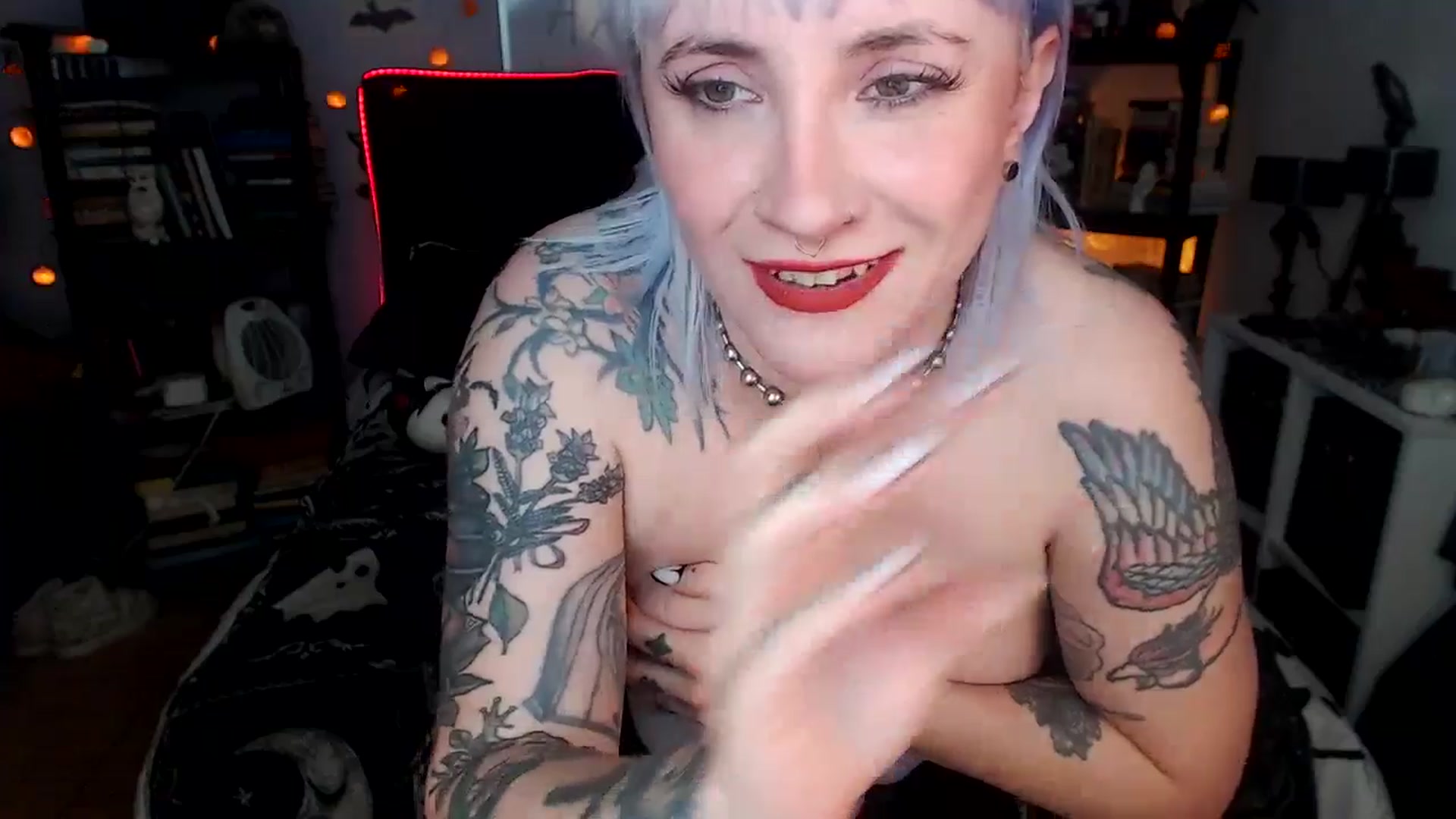 Gallery image thumbnail from AxeHallow's myfreecams stream on, 04/08/2026, 02:17 image 17 of 20