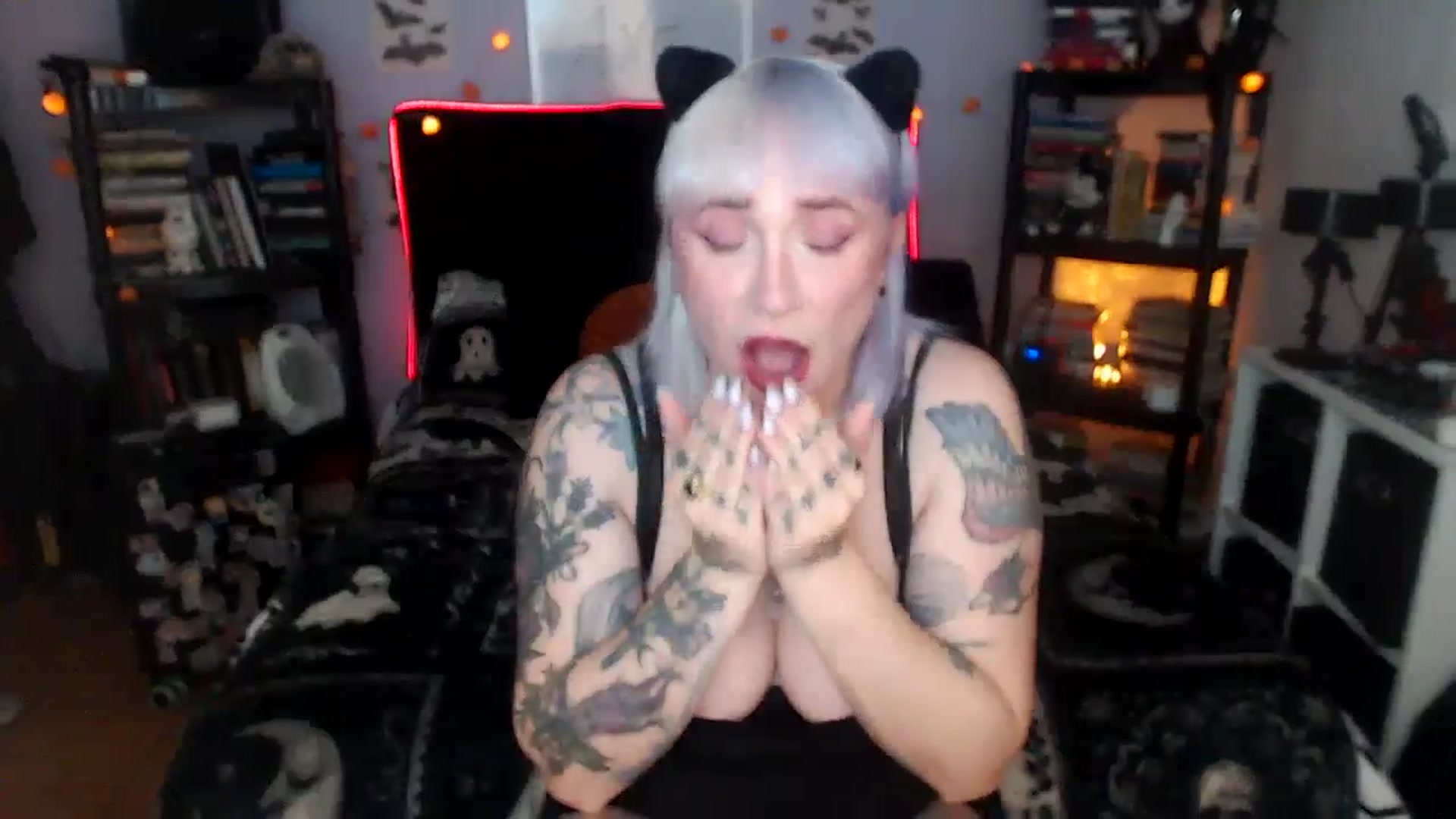 Gallery image thumbnail from AxeHallow's myfreecams stream on, 04/11/2026, 01:37 image 17 of 20