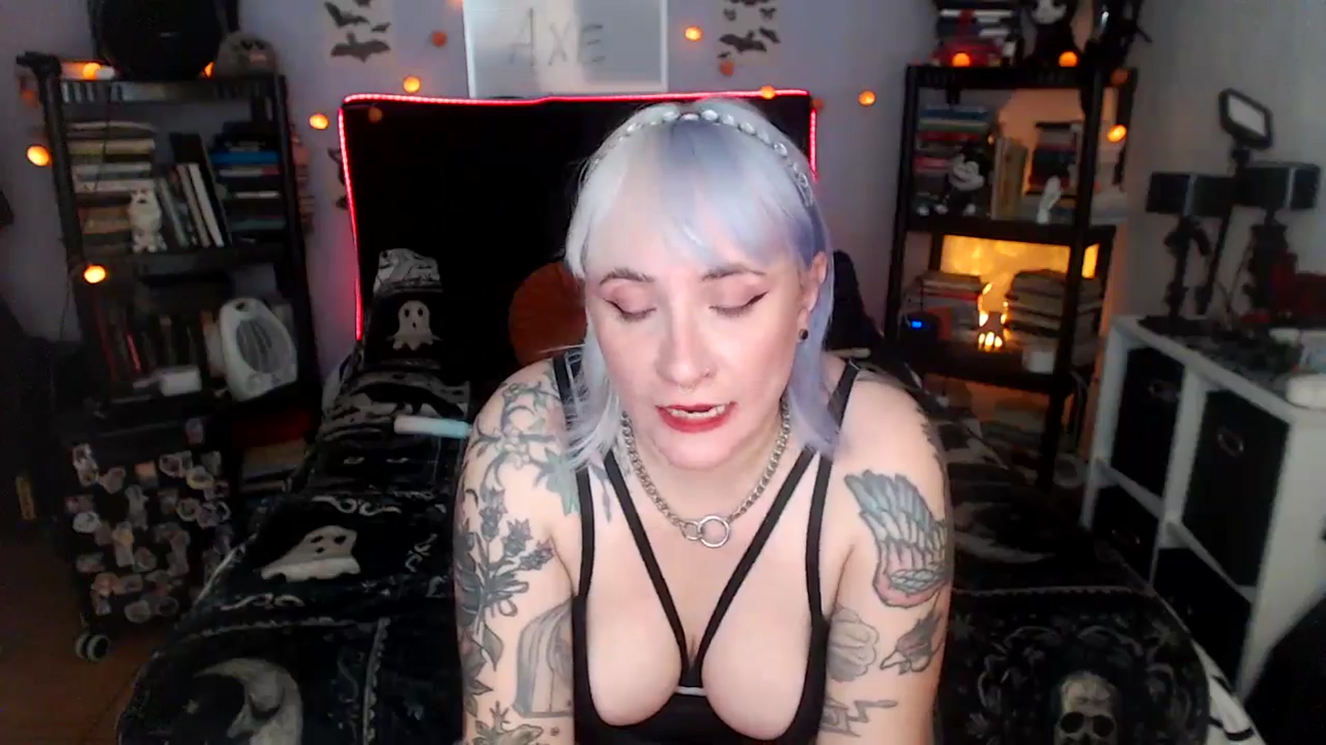 Gallery image thumbnail from AxeHallow's myfreecams stream on, 04/14/2026, 24:01 image 19 of 20
