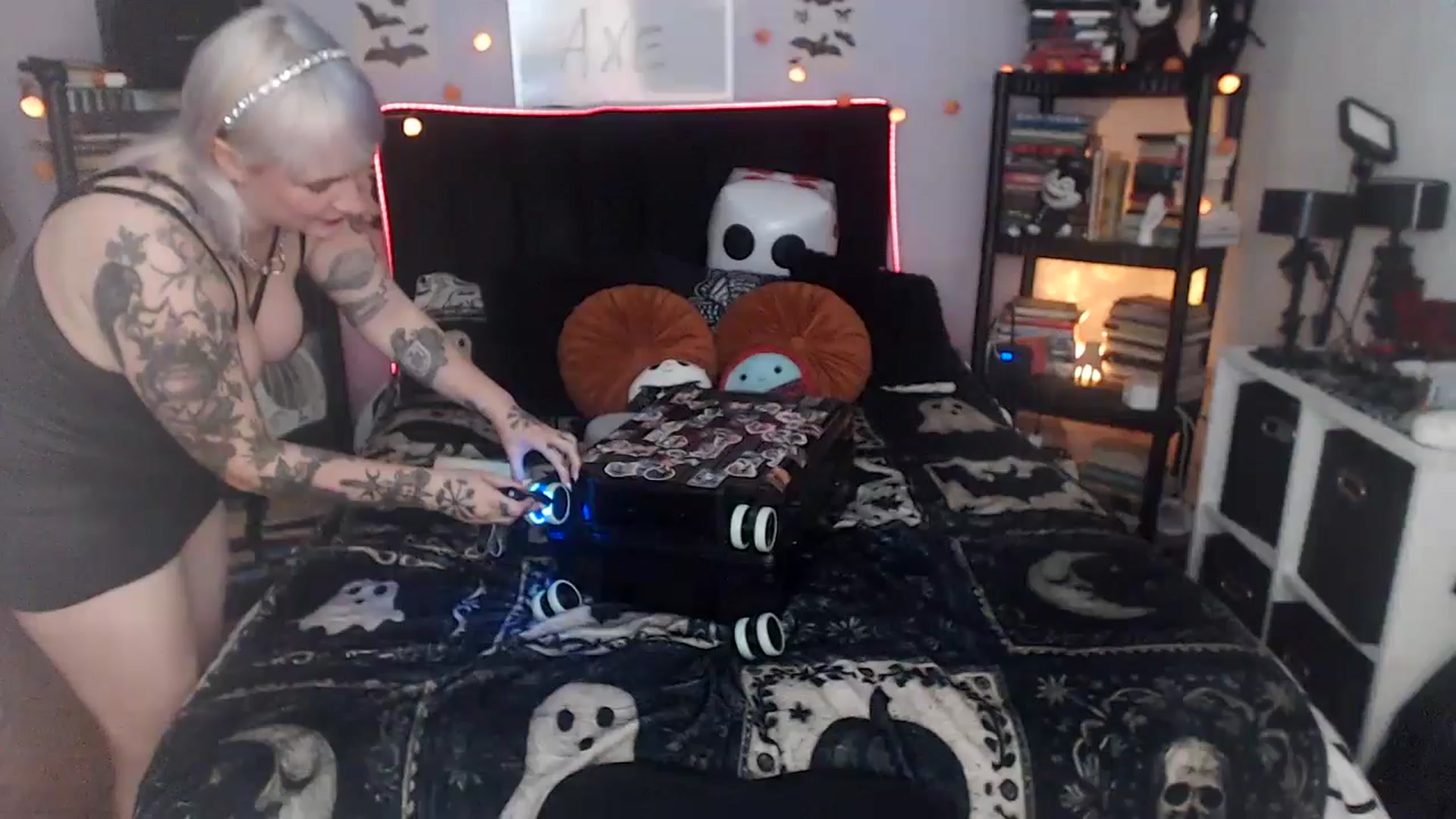Gallery image thumbnail from AxeHallow's myfreecams stream on, 04/14/2026, 24:01 image 1 of 20