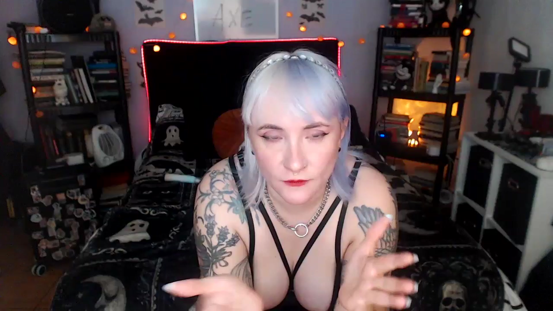 Gallery image thumbnail from AxeHallow's myfreecams stream on, 04/14/2026, 24:01 image 14 of 20