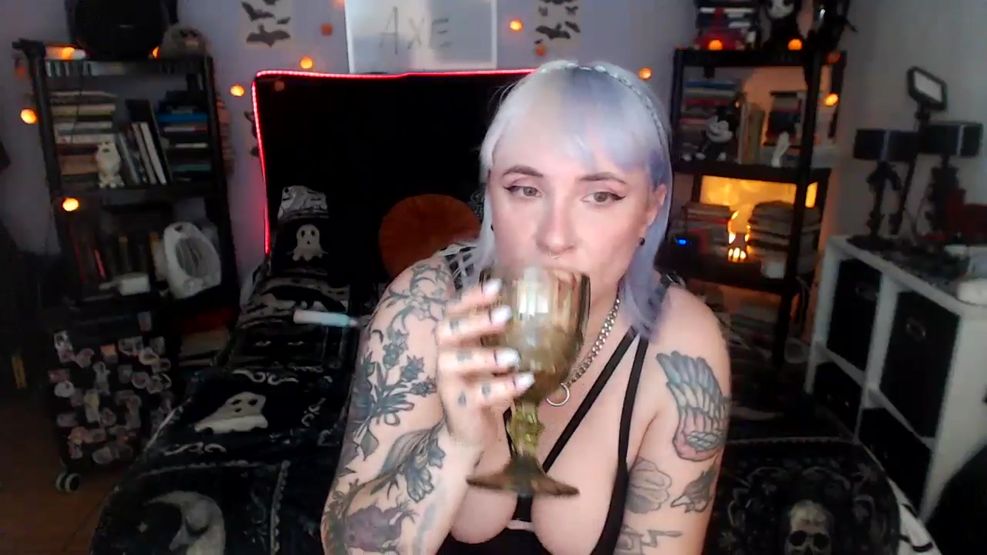 Gallery image thumbnail from AxeHallow's myfreecams stream on, 04/14/2026, 24:01 image 15 of 20