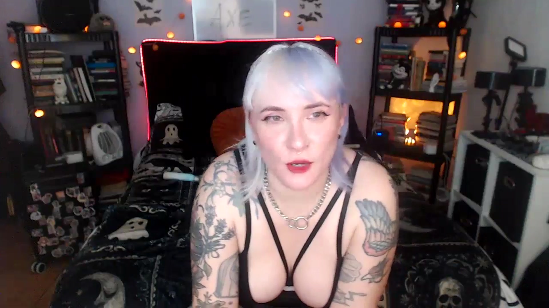 Gallery image thumbnail from AxeHallow's myfreecams stream on, 04/14/2026, 24:01 image 17 of 20